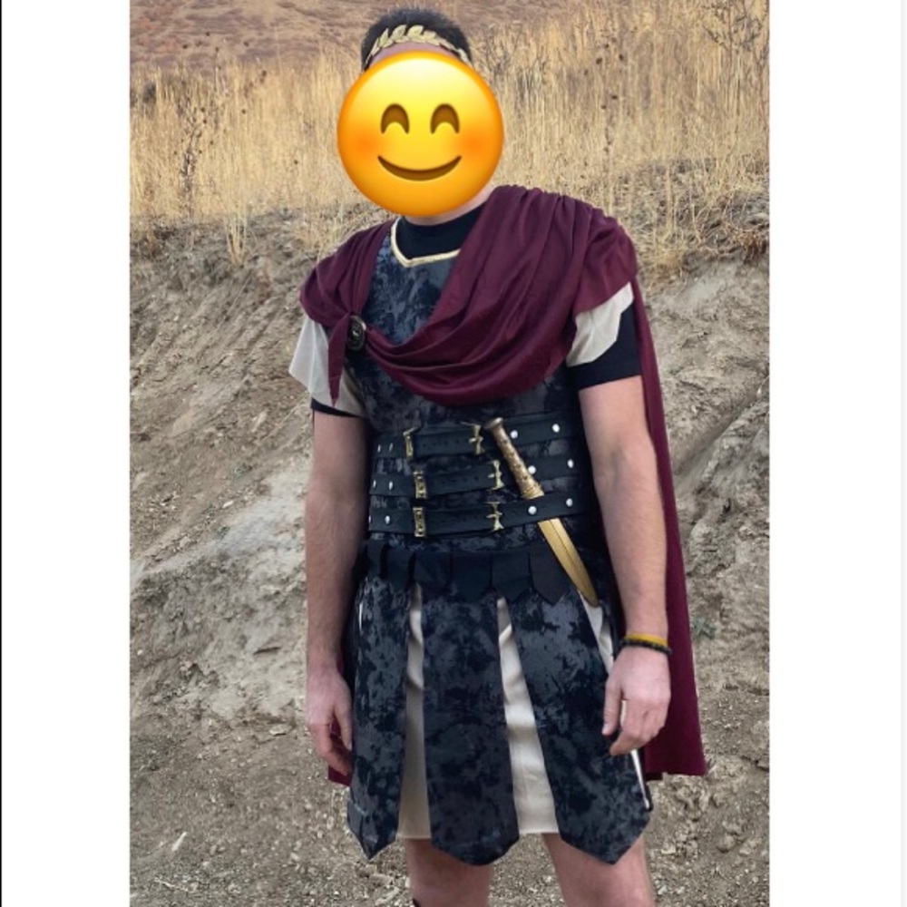 Men’s Roman Halloween Costume - Picture 2 of 2
